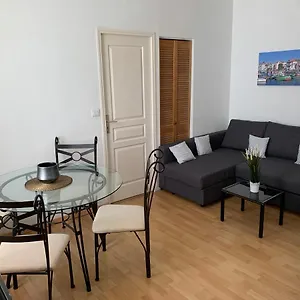 Centre, Pres Avenue De Verdun, Cosy 2 Pieces , Salon , Separe, Rue Tres Calme A 10 Minutes A Pied De La Grande Appartement